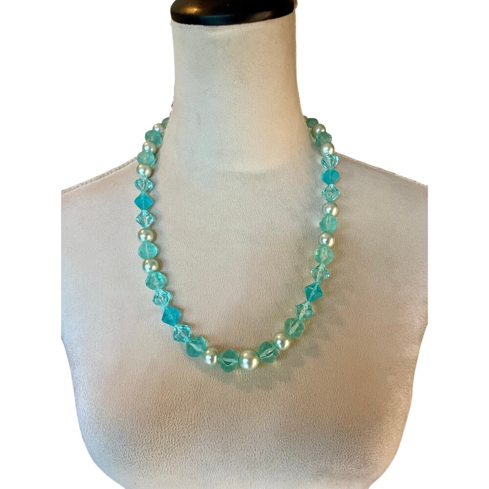 VINTAGE 90s/Y2K AQUA BLUE ACETIC BEAD & FAUX PEARL NECKLACE